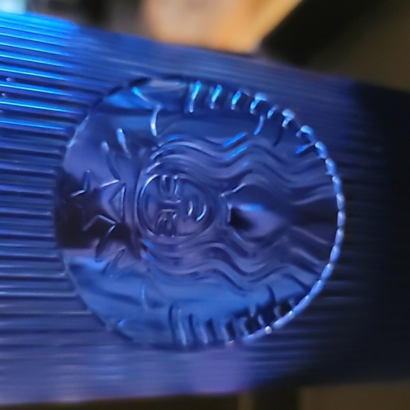 Starbucks Summer 2024 Metallic Sapphire Blue Pleated Venti Tumbler - Picture 7 of 7